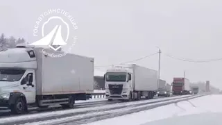 В Челябинской области трассу засыпало снегом