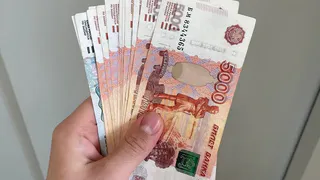 Только неработающим. Пенсионерам и инвалидам дадут крупную разовую выплату в ноябре