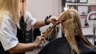 В Магнитогорске предприниматель заплатит огромный штраф за наём на работу парикмахера-мигранта
