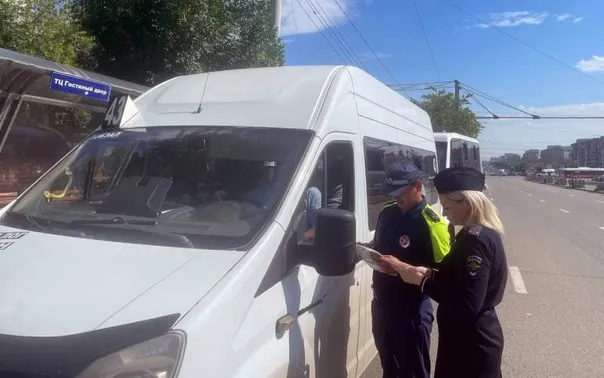 В Магнитогорске полицейские выявили нарушения миграционного законодательства у водителей маршрутных такси