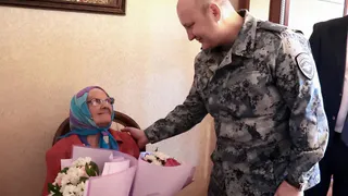 99-летняя ветеран магнитогорской милиции принимала поздравления от генерала