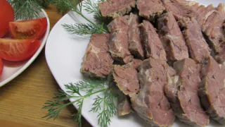 Нужно ли сливать «первую воду» при варке мяса: опытный шеф-повар поставил точку в этом вопросе