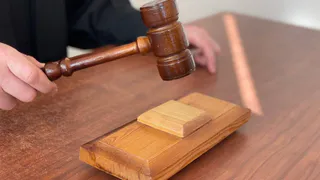 В Магнитогорске ведут борьбу с визуальным шумом через упорядочение вывесок