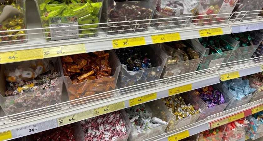 Яд в красивой обертке: в Роскачестве назвали конфеты, которые нельзя давать детям ни в коем случае