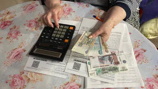 Пенсионеры ликуют: их освобождают от платы за капремонт и вывоз мусора - но есть свои нюансы