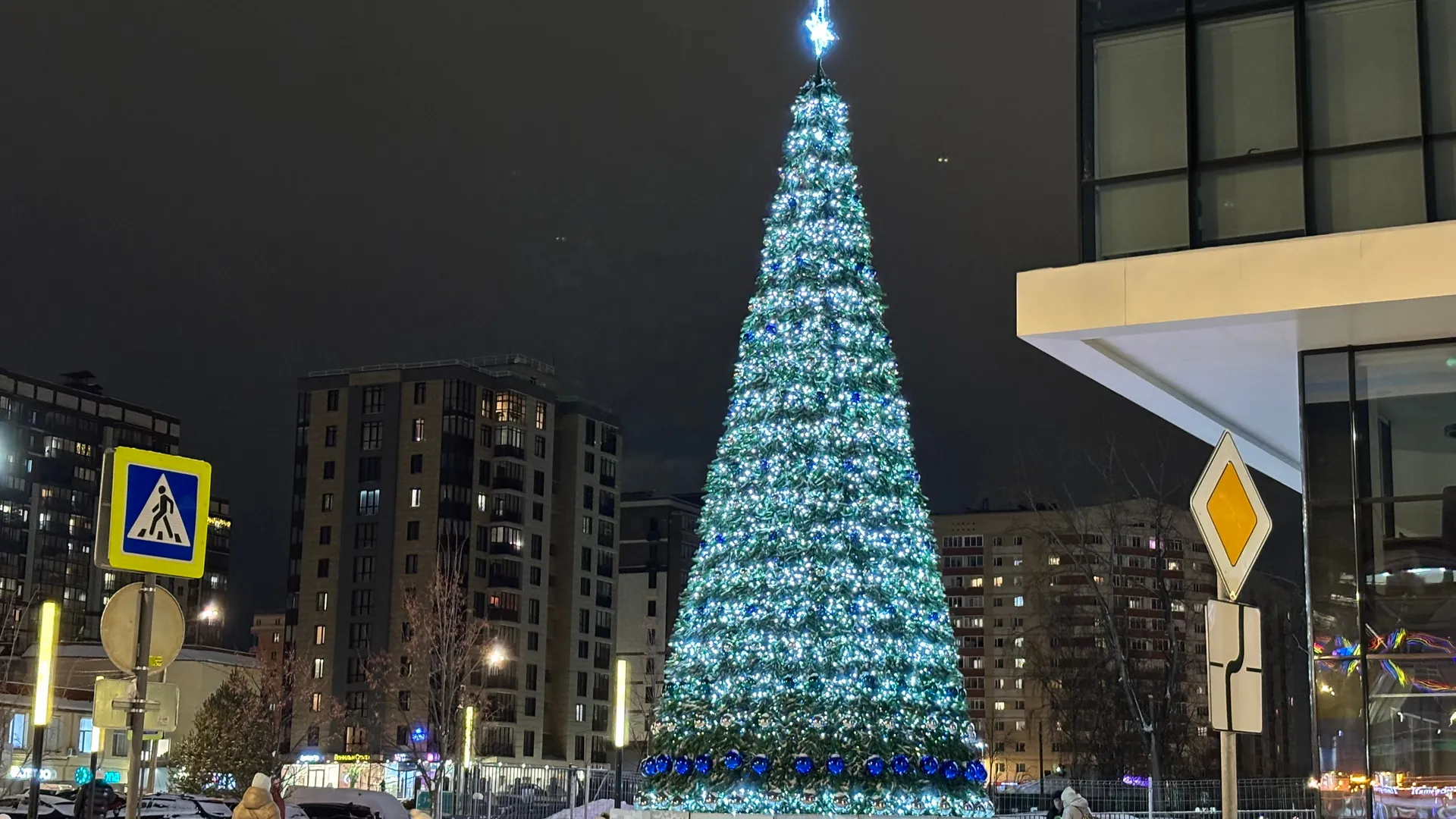 В Челябинской области более 215 тысяч детей получат новогодние подарки от властей