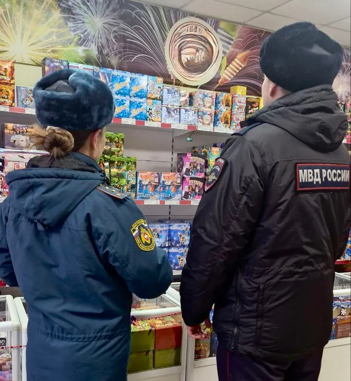 Магнитогорские полицейские изъяли почти 4,5 тысячи единиц незаконной пиротехники в ходе предновогодних рейдов